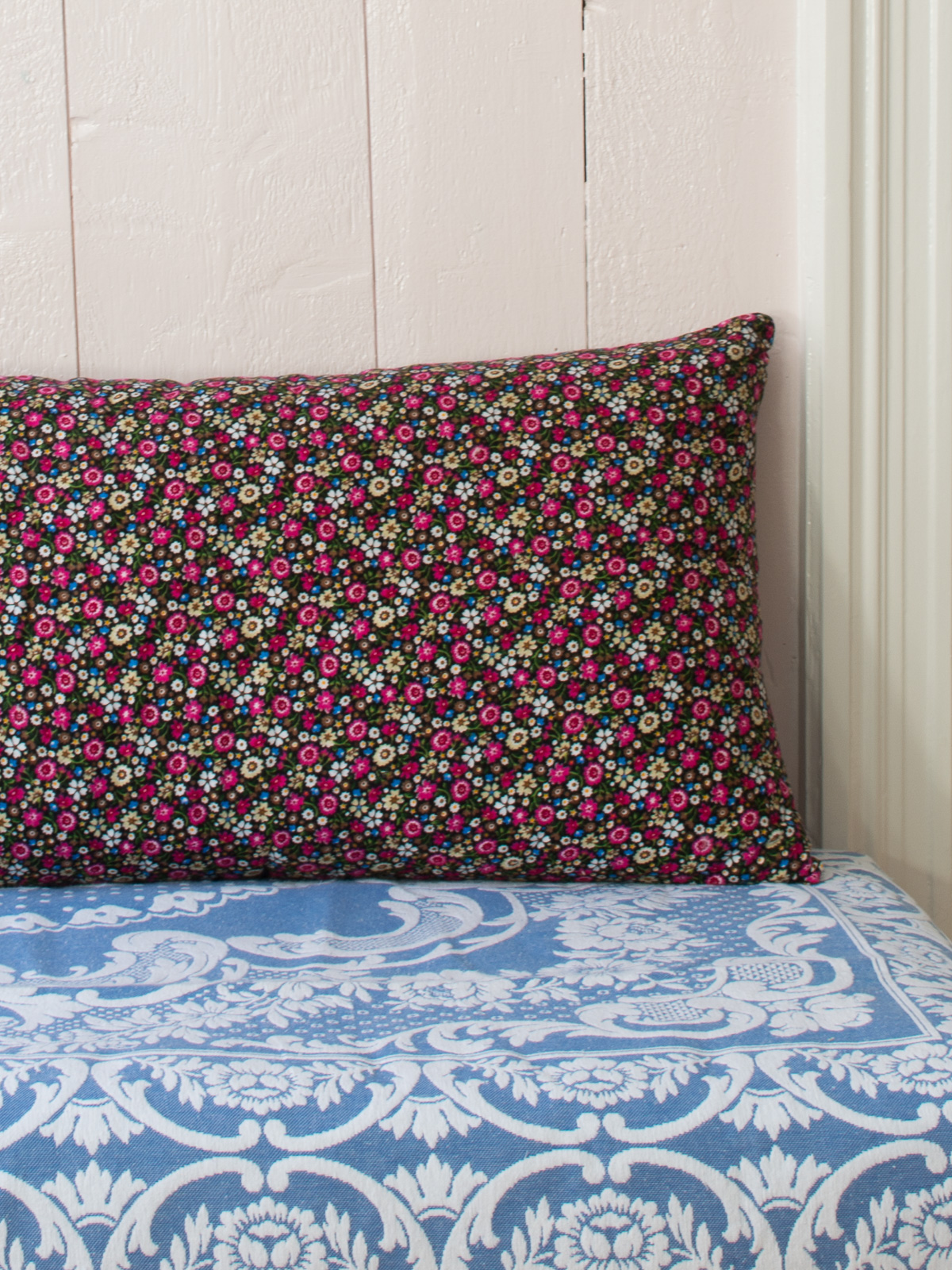 cushion 100x50 cm dark pink daisies